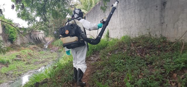 Equipe da Vigilância realiza ação contra mosquitos no Jardim Siesta