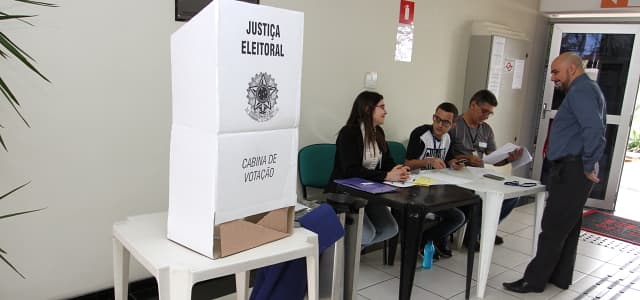 Servidores participam de votação para conselheiros em Jacareí