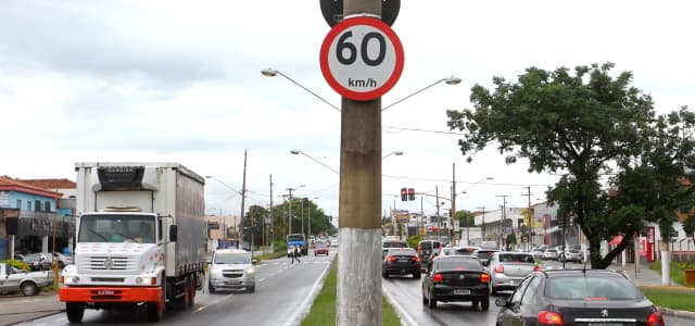 Jacareí amplia padronização de velocidade em vias da cidade