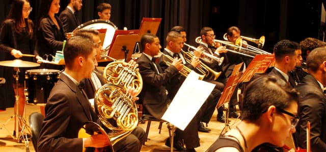 Orquestra Sinfônica Jovem de Jacareí se apresenta sob regência de maestro italiano