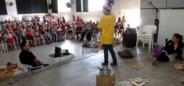 Usuários do CRAS participam de oficinas sociais