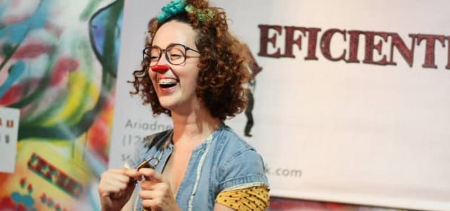 Artista com paralisia cerebral faz abertura de seminário