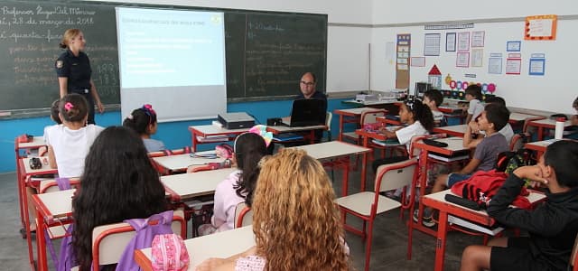 Palestra alerta alunos para riscos nas redes sociais