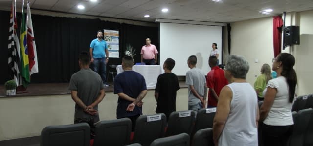 Meninos em medida socioeducativa formam-se barbeiros