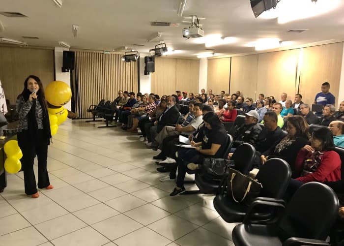 Alunos da EJA participam de abertura do Movimento “Maio Amarelo”