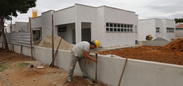 Prefeito e vereadores visitam reformas em unidades escolares