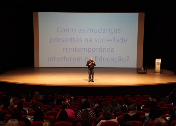 Mais de 600 professores participam de palestra sobre a BNCC
