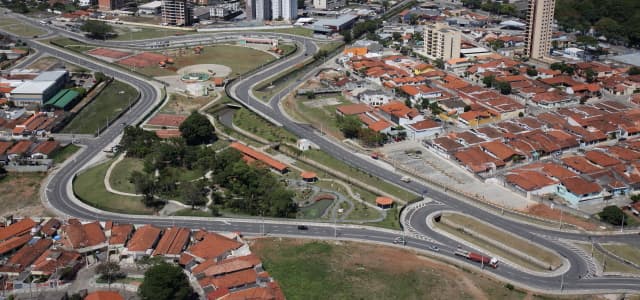 Avenida Davi Lino sofre interdição para Feira do Bolinho Caipira