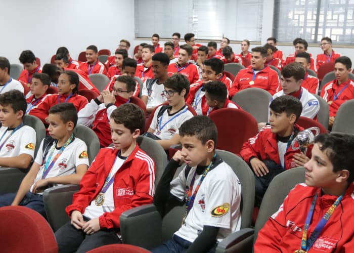 Atletas do basquete recebem homenagem em Jacareí