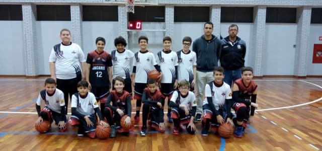 Basquete sub-12 vence LBE pelo Paulista