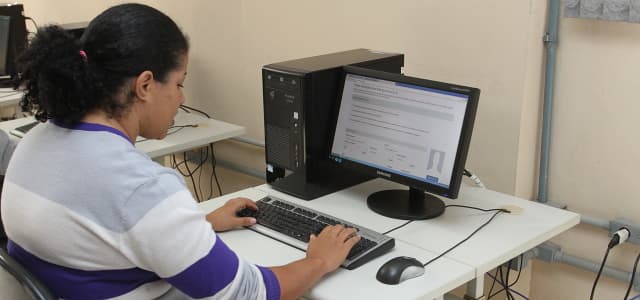 Serviço gratuito auxilia na elaboração e impressão de currículo
