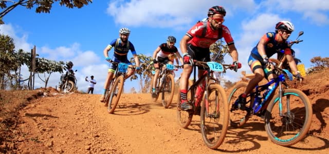 Pilotos de Jacareí disputam maratona Iron Biker