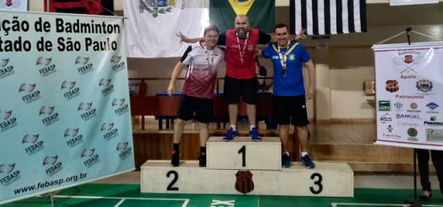 Atletas de Jacareí vencem etapa estadual de badminton