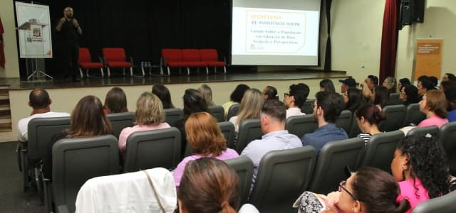 Fórum sobre população em situação de rua reúne 170 pessoas em Jacareí