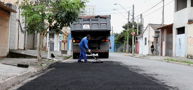Infraestrutura realiza obras e manutenção em diversos bairros da cidade