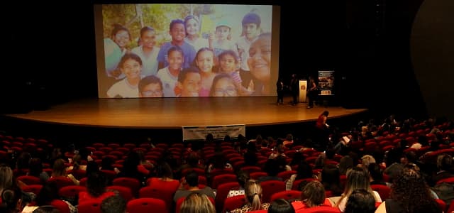 Apresentação de projetos de escolas reúne professores da rede