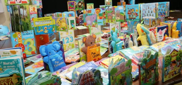 Prefeitura Municipal entrega 856 livros para Biblioteca Comunitária do Pedramar