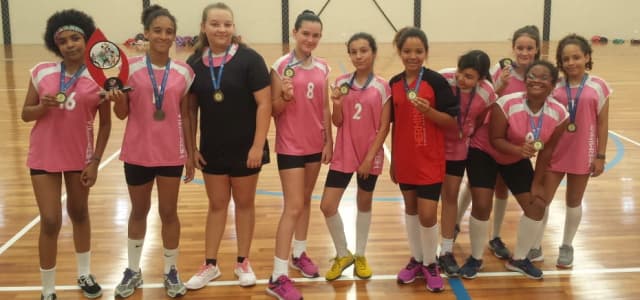 Handebol da EE Hermínia de Mesquita vence Olimpíada Estudantil