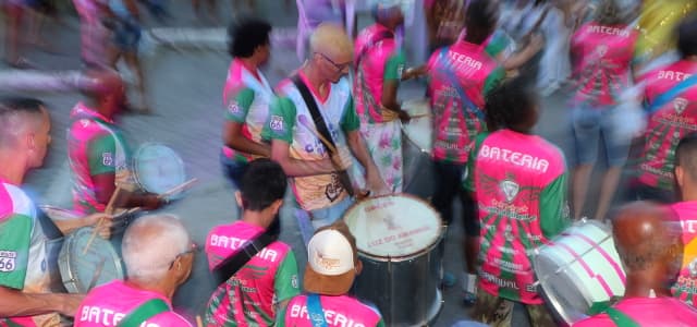 ‘Encontro das Baterias das Escolas de Samba’ animou público no sábado (15)