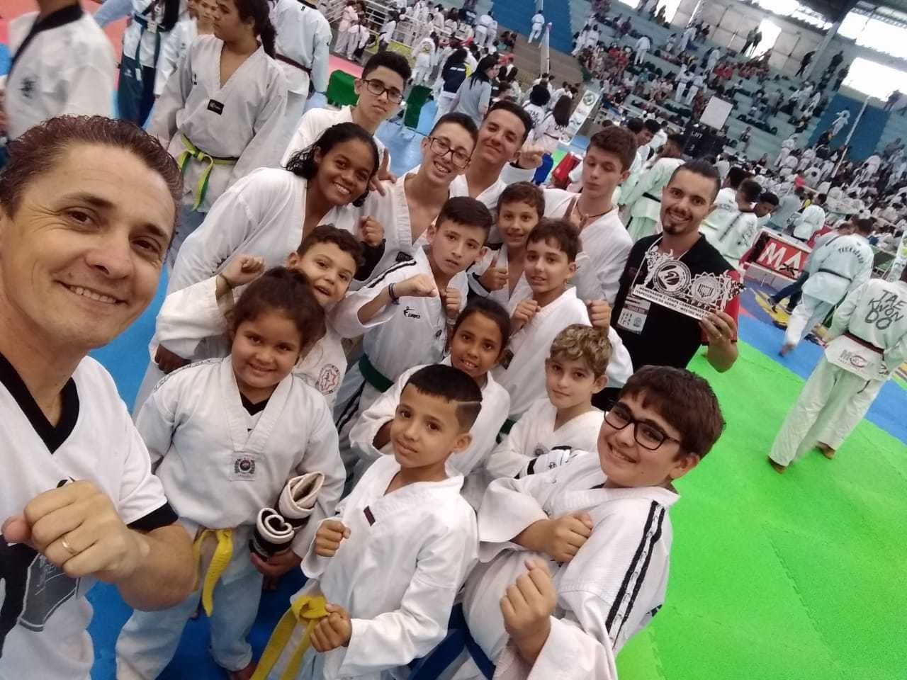 Taekwondo de Jacareí conquista 18 medalhas em etapa do campeonato paulista