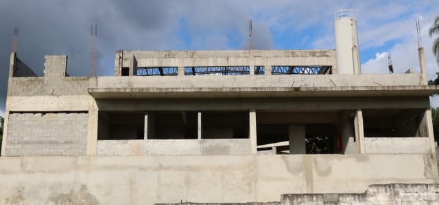 Depois de três anos parada, Prefeitura de Jacareí retoma obra da EMEIF Santo Antônio da Boa Vista