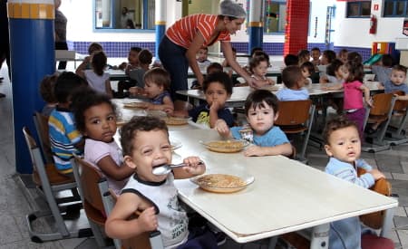 Escolas municipais recebem atividades de Educação Alimentar