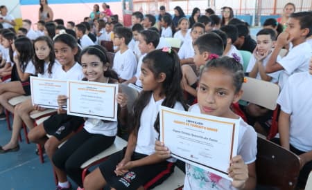 Agente de Trânsito Mirim realiza formatura de crianças das escolas municipais