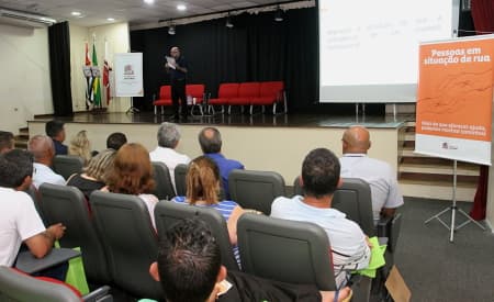 II Fórum sobre população em situação de rua discute fluxo migratório