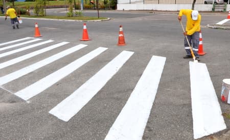 Jacareí reforma 75 faixas de pedestres com material antiderrapante e refletivo