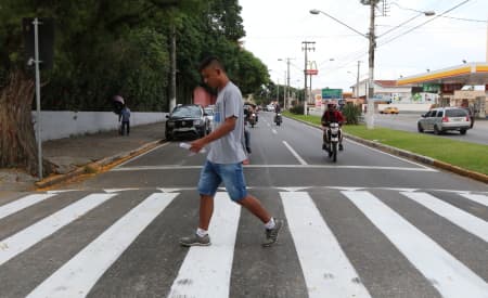 Sinalização de trânsito da Avenida Nove de Julho é renovada