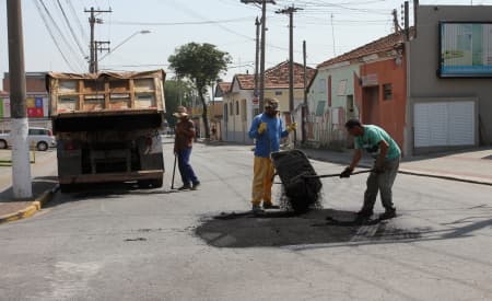 Infraestrutura segue realizando obras por toda a cidade