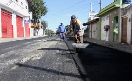 Prefeitura realiza obras de recapeamento e fresagem em importantes trechos da cidade
