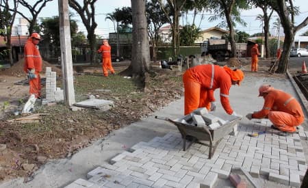 Prefeitura faz revitalização em praças do Jardim Siesta