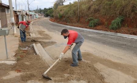 Avenida João Batista de Santana começa a ser asfaltada, no Bandeira Branca