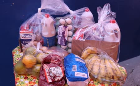 Escola Municipal de Jacareí ajuda comunidade com gás de cozinha e com mais de 330 cestas básicas