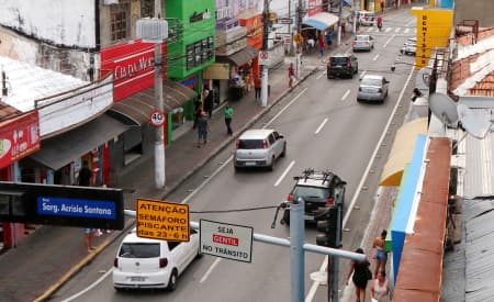 Estabelecimentos comerciais e eventos em ambiente fechado têm capacidade reduzida para 70% em Jacareí