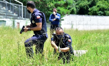 Guardas Civis Municipais de Jacareí passam por treinamento prático e teórico