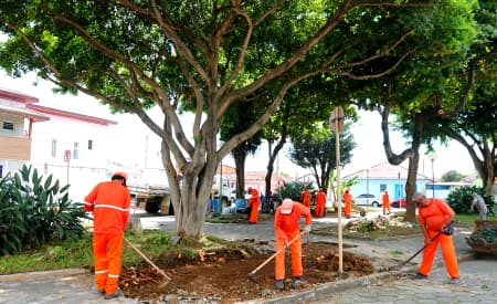 Secretaria do Meio Ambiente revitaliza mais três praças da cidade