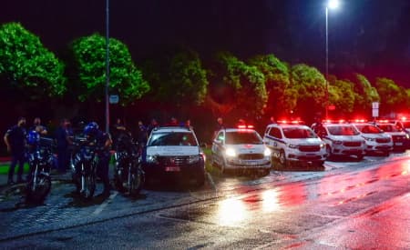 Operação conjunta da Vigilância e da Segurança interdita bar com aglomeração de pessoas
