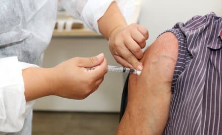 Jacareí retoma aplicação de segunda dose da vacina contra a Covid-19 em idosos na quinta-feira (15) e sexta-feira (16)