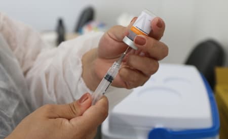 Suspensa a vacinação de grávidas com comorbidades