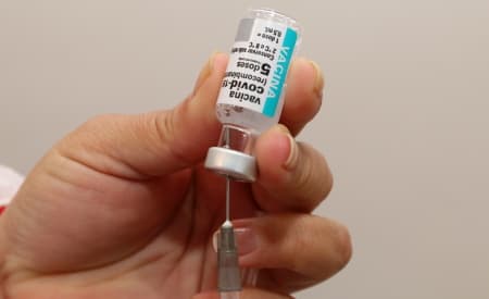 Jacareí imuniza pessoas de 45 a 49 anos com comorbidades no sábado (22)