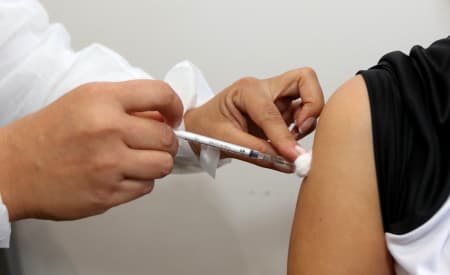 Grávidas e puérperas acima de 18 anos, com ou sem comorbidades, podem se vacinar em Jacareí