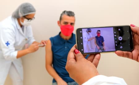 44 anos! Pessoas com essa idade, sem comorbidades, serão imunizadas na terça-feira (29) em Jacareí