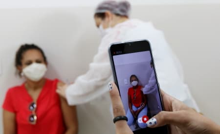Jacareí imuniza pessoas com 41 anos, sem comorbidades, na sexta-feira (2)