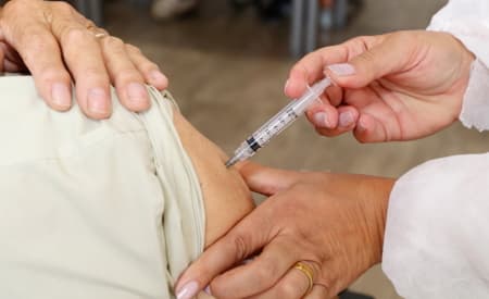 Mutirão da vacina! Prefeitura de Jacareí imuniza população contra COVID-19 e contra Influenza no domingo (27)