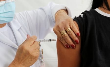 Jacareí segue aplicando segunda dose e dose de reforço da vacina contra Covid-19 na terça (5) e quarta-feira (6)