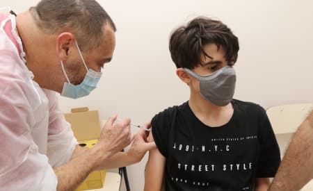 Nova chance! Jovens de 12 a 17 anos podem tomar a vacina neste sábado (11), em Jacareí; cidade também aplica segunda dose e dose de reforço