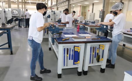 Saldo positivo: Indústria e Serviços puxam alta na geração de empregos