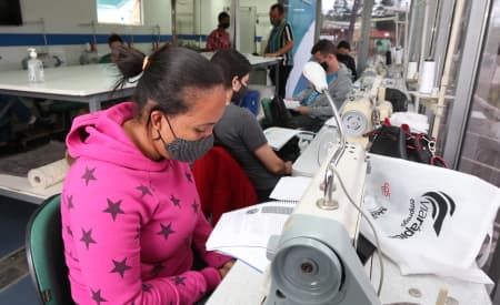 Prefeitura abre 48 vagas para nova turma do curso de costura industrial